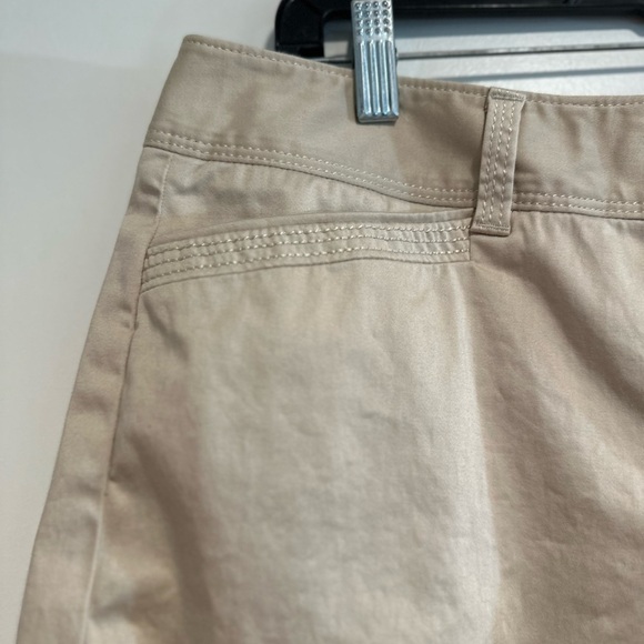 White House Black Market sz: 14 Tan cotton/ Spandex. Slight Sheen. Shorts. - Picture 9 of 14